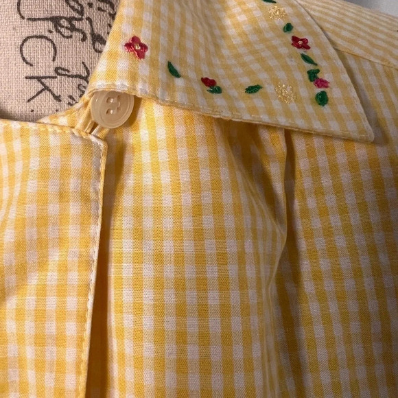 Karen Scott M,Yellow/White Checkered Embroidered butterfly flower button front - Picture 5 of 13